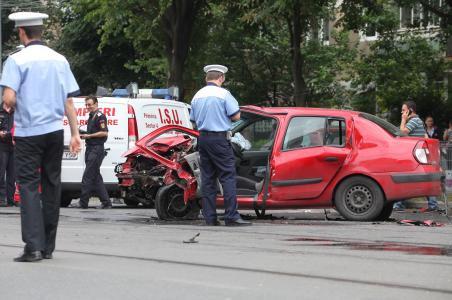 O femeie a murit iar soţul ei a fost grav rănit într-un accident pe DN 71