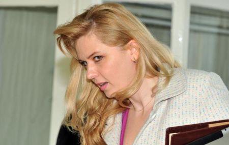 De ce a rămas România fără miliardele de euro de la UE? Un consilier al Robertei Anastase face afaceri cu...statul