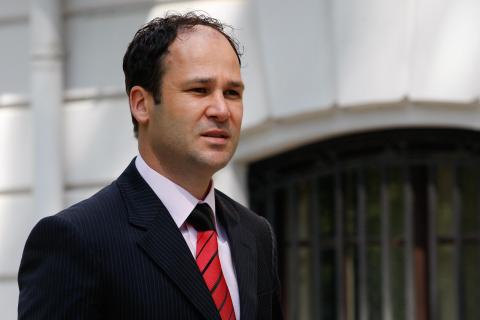 Robert Negoiţă: „Mi-am donat salariul pe un an de zile. Fac public acest gest pentru a stopa intoxicarea actualei puteri din jurul grevei parlamentare a USL”