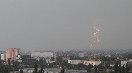 Cod galben de vijelii şi ploi în 19 judeţe, până duminică seară