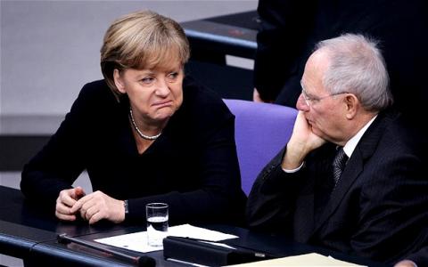 Europa e pe un butoi de pulbere, iar Grecia a aprins chibritul. Oficialii europeni se pregătesc pentru dezastru