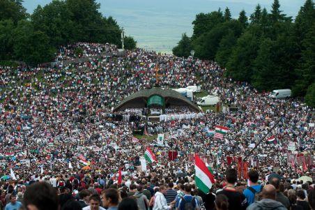Mesaj la pelerinajul maghiarilor de pe Şumuleul Mic: Nu criza să îi sperie pe oameni, ci lipsa de credinţă