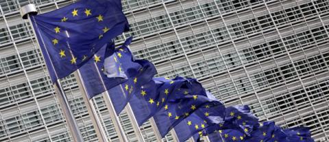 După 14 ani de muncă a ieşit la pensie cu 13.289 de euro/ lună. Cu cât sunt plătiţi funcţionarii de la Bruxelles din banii noştri