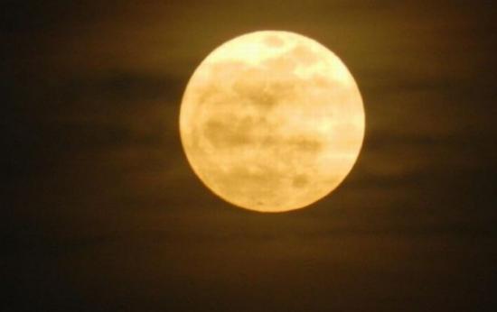 Fenomen astronomic impresionant. Luna va fi mai mare şi mai strălucitoare decât în oricare altă noapte din an 407