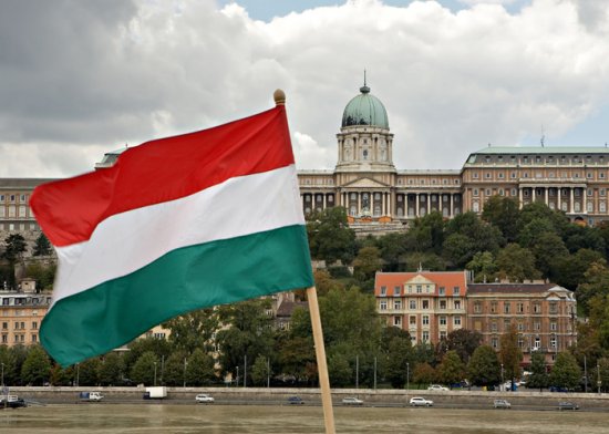O ţară din apropierea României a INTERZIS steagul Ungariei 442