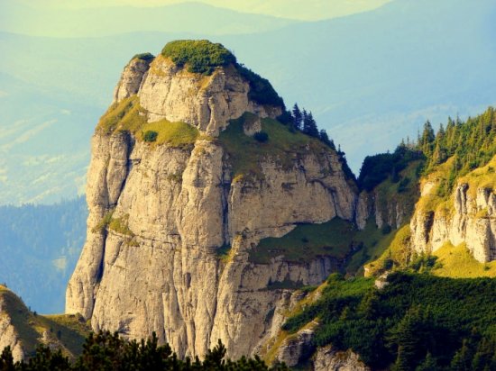 Ce se întâmplă în FIECARE dimineaţă pe un munte din România. NIMENI n-a putut explica fenomenul: &quot;Este străbătut de cea mai puternică axă energetică a Pământului&quot; 542