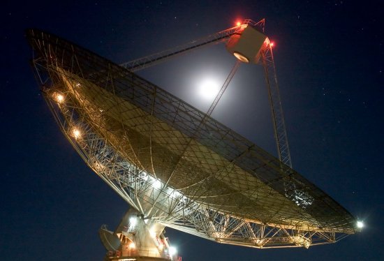 Premieră astronomică: Emisie radio misterioasă venită din spaţiu, detectată în timp real 482