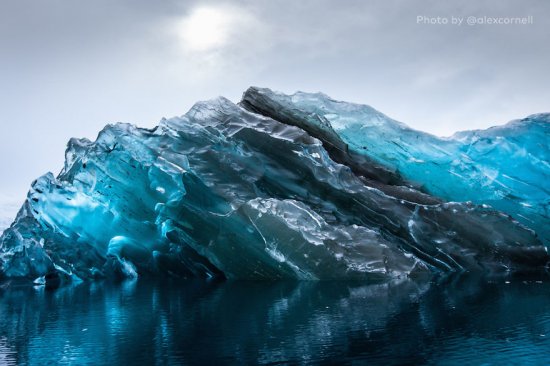 Imagini spectaculoase surprinse în Antarctica. Un gheţar s-a întors cu susul în jos. Ce se ascundea sub ape 442