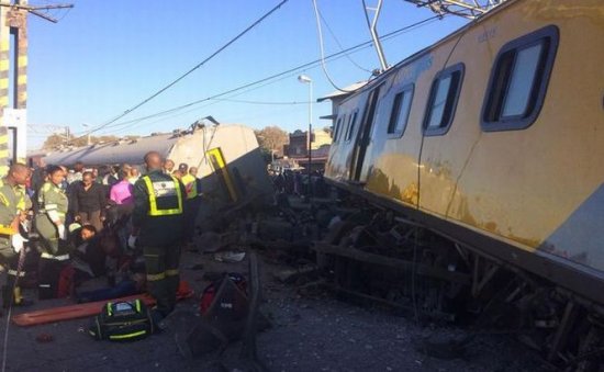 Două trenuri de călători s-au ciocnit în Johannesburg 479