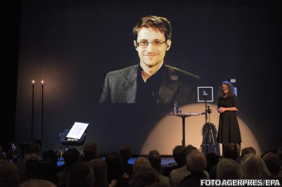 Edward Snowden explică de ce nu am interceptat mesaje de la extratereştri 817