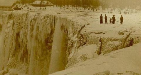 Este cea mai cunoscuta cascada din lume, dar pur si simplu a &Icirc;NCREMENIT. Oamenii mergeau pe ea ca pe uscat