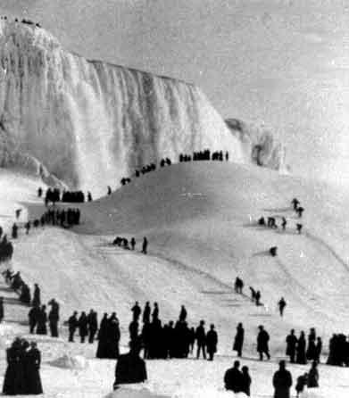 Este cea mai cunoscuta cascada din lume, dar pur si simplu a &Icirc;NCREMENIT. Oamenii mergeau pe ea ca pe uscat