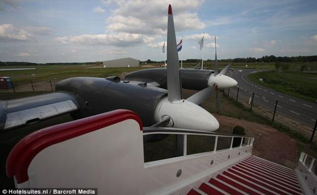 Vezi ce a facut un olandez dintr-un avion Ilyushin II-18