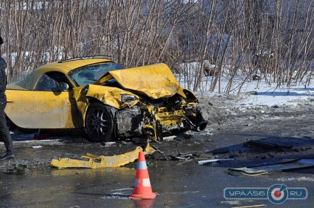 Impact mortal între un Porche şi o Lada
