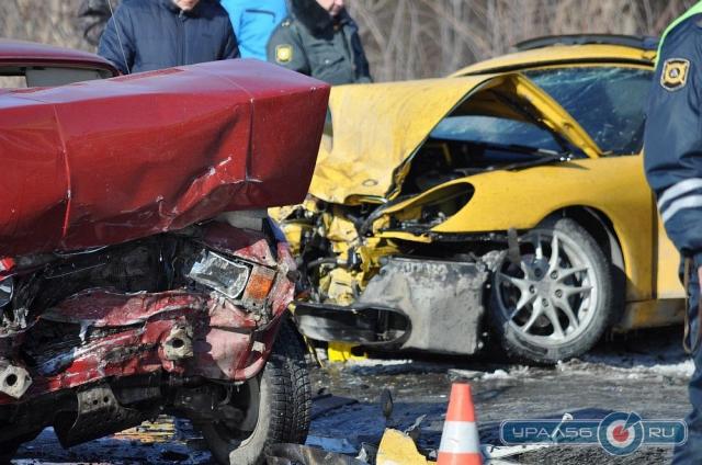Impact mortal între un Porche şi o Lada