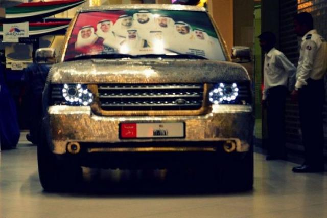 Ce şi-a făcut acest arab putred de bogat cu Mercedesul