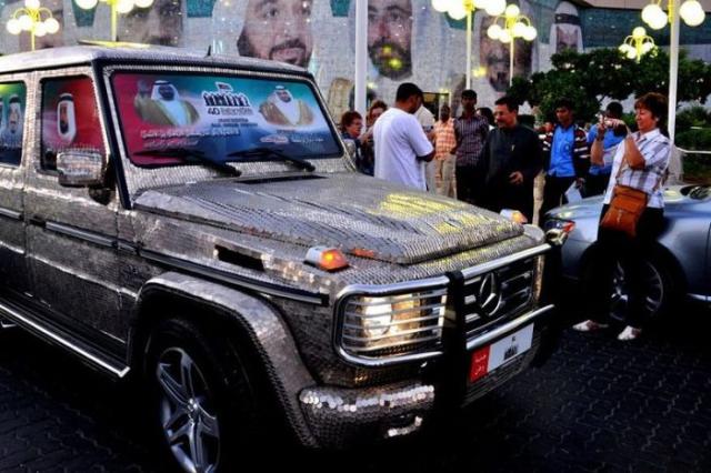 Ce şi-a făcut acest arab putred de bogat cu Mercedesul