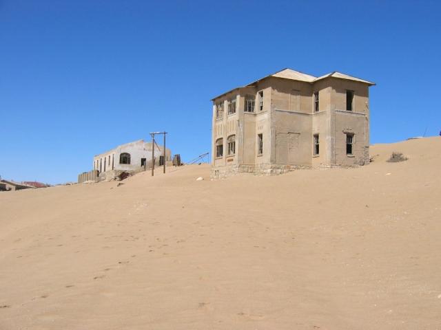 Imagini uluitoare: Kolmanskop, orasul-fantoma &icirc;nghitit de nisipul desertului Namib 