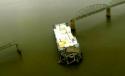 Pod din Kentucky, rupt în două după ce a fost lovit de un cargobot mult prea înalt 128656