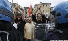 Este cea mai mare perioadă de recesiune din 1970. Zeci de mii de italieni au manifestat împotriva austerităţii, blocând străzile Romei