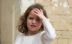 Educaţie copii: 20 de vorbe sau fapte ale părinţilor care induc copiii în eroare 