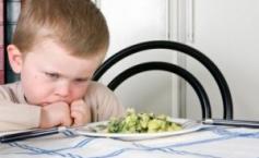 Esti stresat că ai un copil mofturos la mâncare? Aceste 11 sfaturi sunt pentru tine 