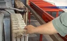 La peste 20 de grade Celsius, caloriferele din Gara Sinaia sunt încă sunt fierbinţi