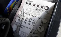 Un american a câştigat 590 MILIOANE dolari, după ce a jucat la Loto cu 2 euro