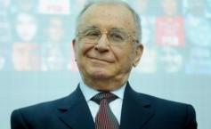 Iliescu: Nu compromiţi USL pentru un om care tulbură apele ca să iasă în faţă