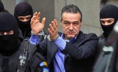 Gigi Becali a petrecut prima noapte în arest. După ce a intrat în închisoare a fost vizitat de Meme Stoica şi Cristi Borcea