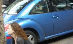 "Pur şi simplu n-am mai văzut aşa ceva". Cum a parcat această domnişoară Jeepul pe care îl conducea
