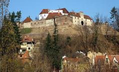 The Romanian flag is standing  over the Brasov Citadel. We are getting ready for the big event of May 27