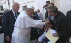 Papa Francisc este exorcist? O scenă şocantă a avut loc în piaţa Sfântul Petru