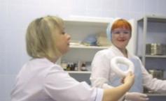 Cum îşi bat joc aceste asistente de bolnavii aflaţi în comă. "Mi-a venit rău când le-am văzut în salon cu soţia mea"