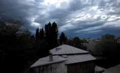 Furtuna a făcut prăpăd la Galaţi. Oamenii spun că o TORNADĂ a măturat satele