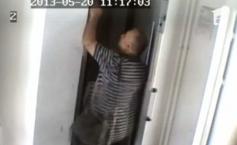 STRICĂ liftul, ca apoi să vină să-l REPARE. Iată în ce oraş din România se întâmplă asta 