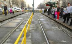 Tupeu de Bucureşti. Un şofer şi-a parcat maşina neregulamentar şi a blocat 15 tramvaie