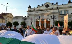 Mii oameni protestează la Sofia, cerând demisia premierului Plamen Oreşarski