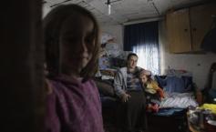Copiii din UE, ameninţaţi de sărăcie şi malnutriţie. Mai mulţi copii din Grecia au leşinat la şcoală, arată raportul FRA