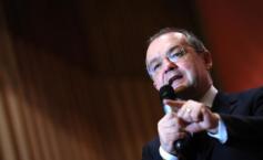 Boc: Ponta se laudă cu proiectele Guvernului PDL, ar trebui să taie panglici la proiectele lui