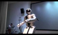 Faceţi cunoştinţă cu Hubo, robotul care dansează pe ritmul "Gangnam Style"