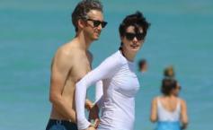 Ce porumbei! Au trecut de 30 de ani, dar se comportă ca adolescenţii