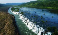 Cascada care sfidează toate legile naturii