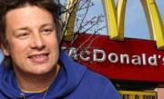 McDonald's, forţat de Jamie Oliver să renunţe la un ingredient nociv din hamburgeri: Este cel mai ieftin produs pentru câini