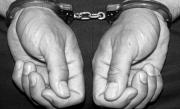 Trei minori români, arestaţi în Franţa, după ce au violat o femeie