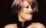 Înmormântarea lui Whitney Houston, pichetată de un grup extremist: Dumnezeu te urăşte, Whitney!