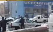O maşină de poliţie a încurcat circulaţia pe Calea Rahovei. Autoturismul a intrat pe contrasens şi a rămas înzăpezit