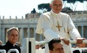Papa Benedict al XVI-lea, trădat de apropiaţi. Majordomul său, arestat în cazul scurgerilor de informaţii 