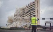 Un hotel de 17 etaje a fost pus la pământ în numai şapte secunde