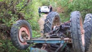 Un tractor a căzut în râul Crasna. Pompierii din Maramureș îl caută pe șoferul dispărut